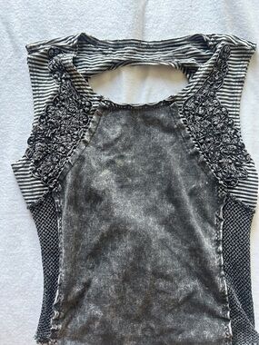 Source Unknown Black and White Striped Embroidered Muscle Tank